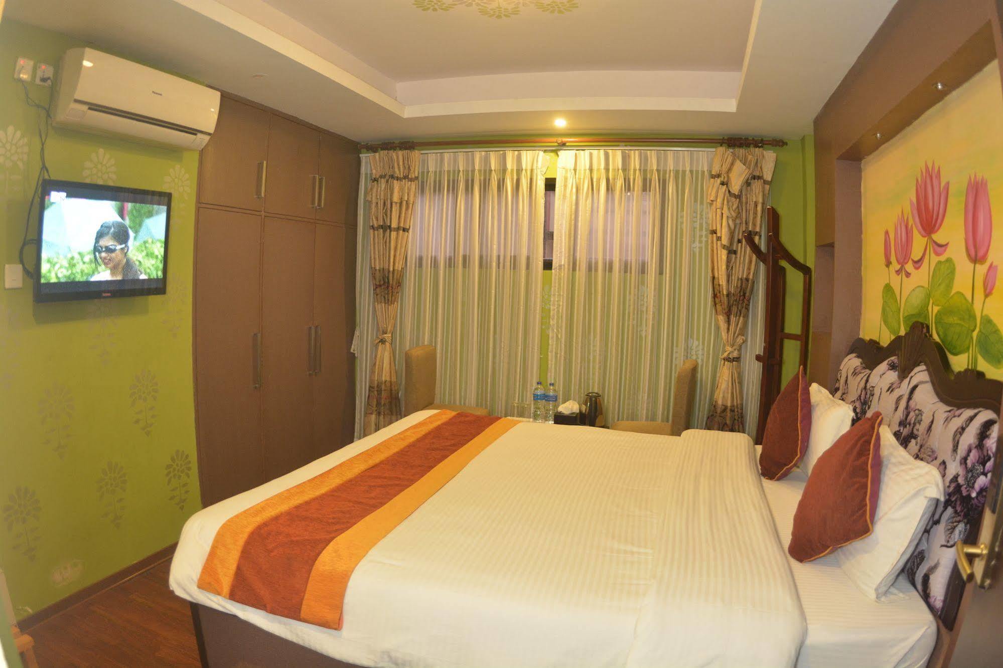 Hotel Nepal Tara Kathmandu Bagian luar foto